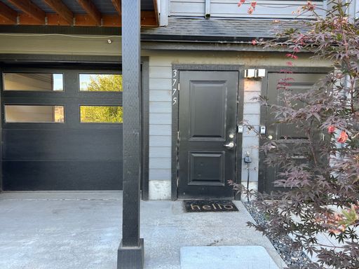 COMMERCIAL SPACE BY THE COLUMBIA RIVER!
