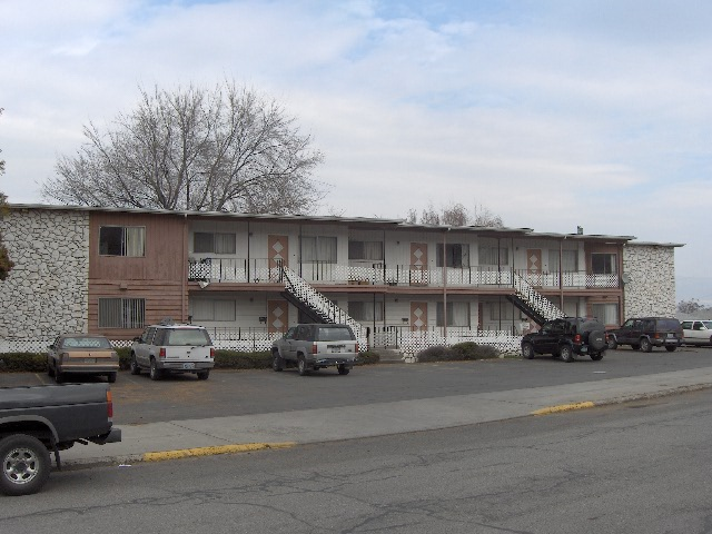 The Dalles Apartment: 1721 E 12th St.