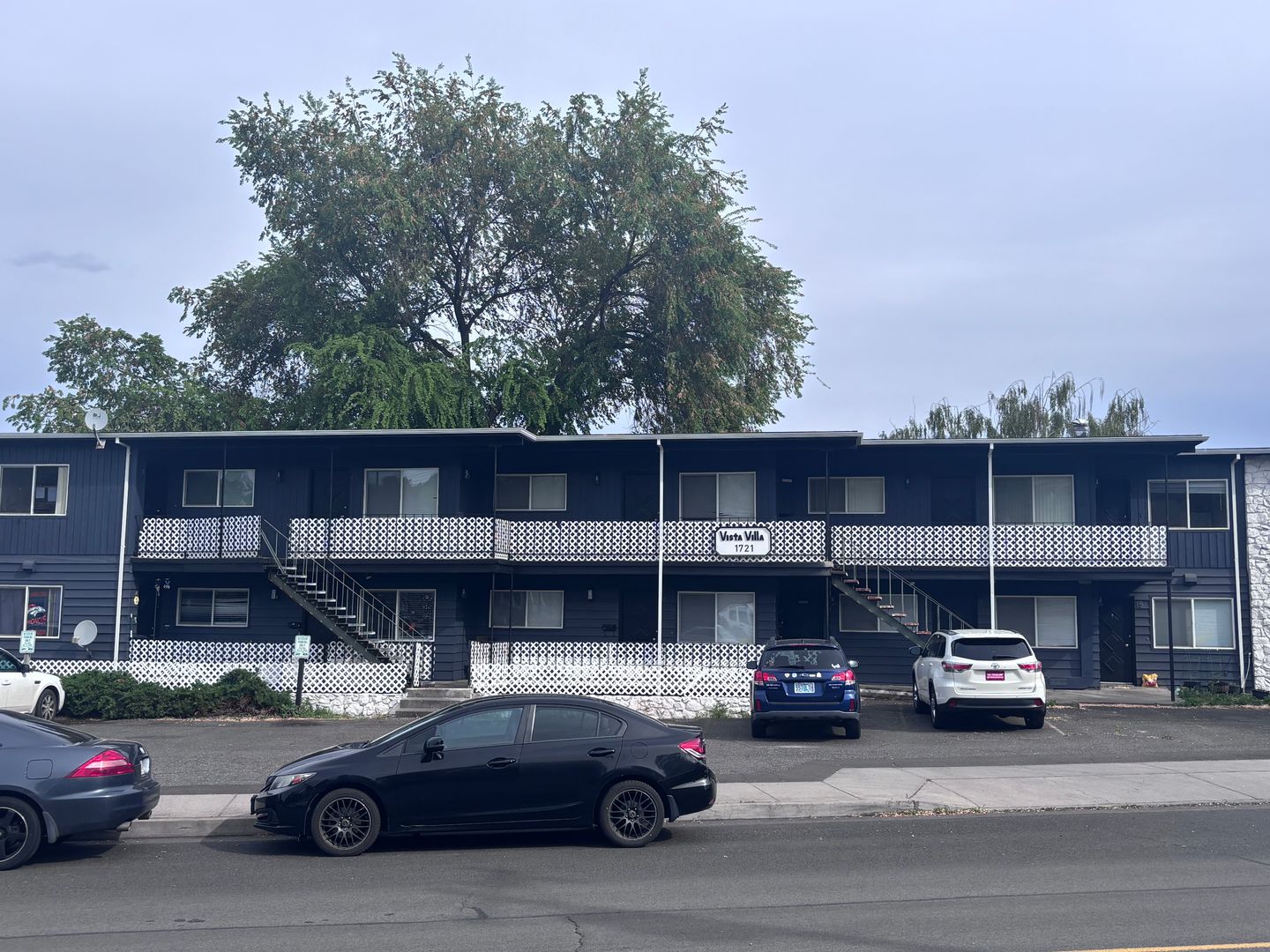 The Dalles Apartment: 1721 E 12th St.