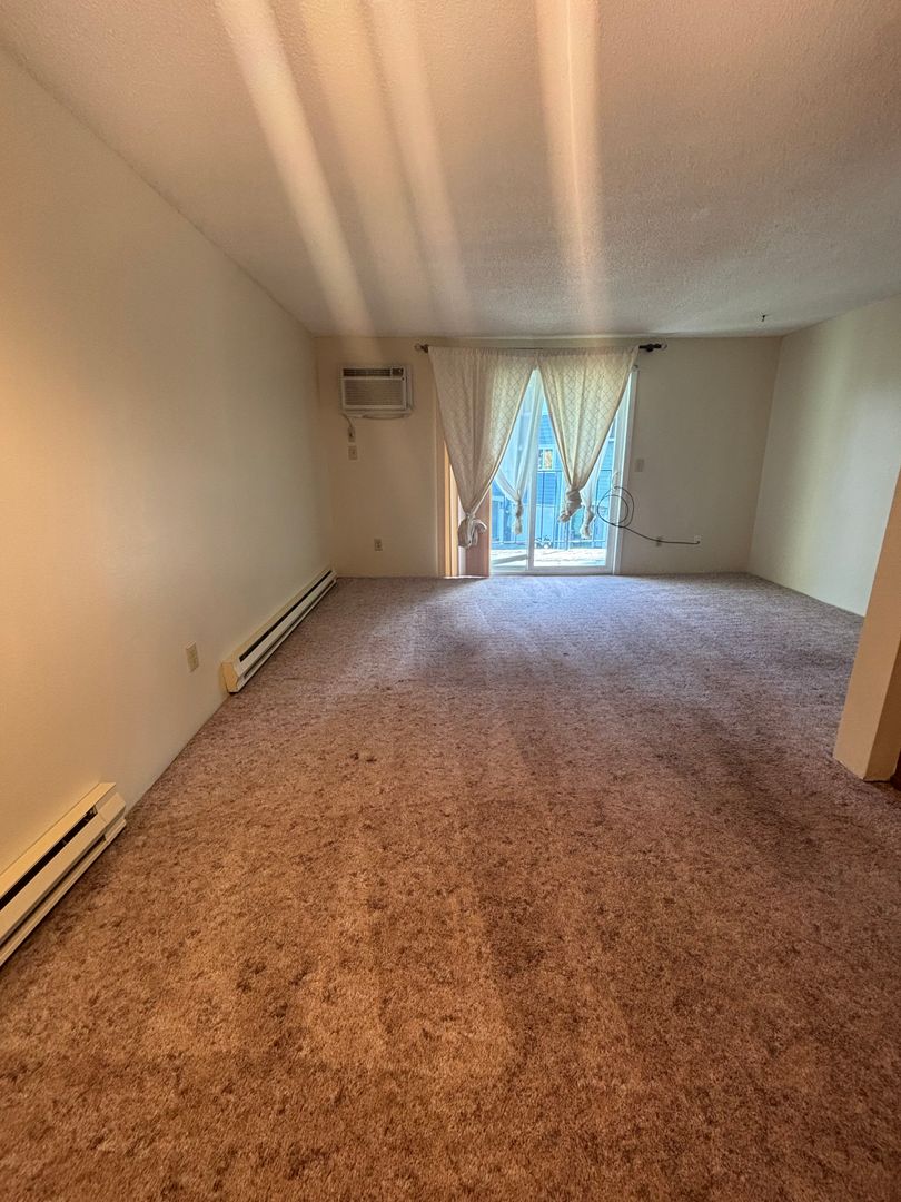 The Dalles Apartment: 1016-1030 W 8th Pl.