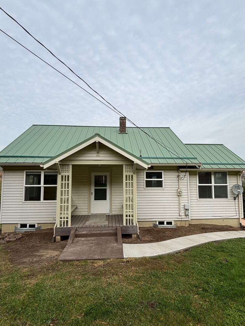 The Dalles House: 3107 Mill Creek Rd.