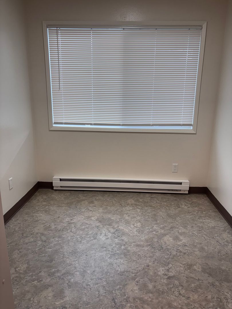 The Dalles Apartment: 1721 E 12th St.