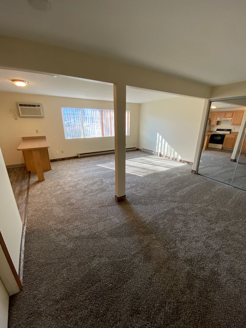 The Dalles Apartment: 2101-2113 W 7th St.