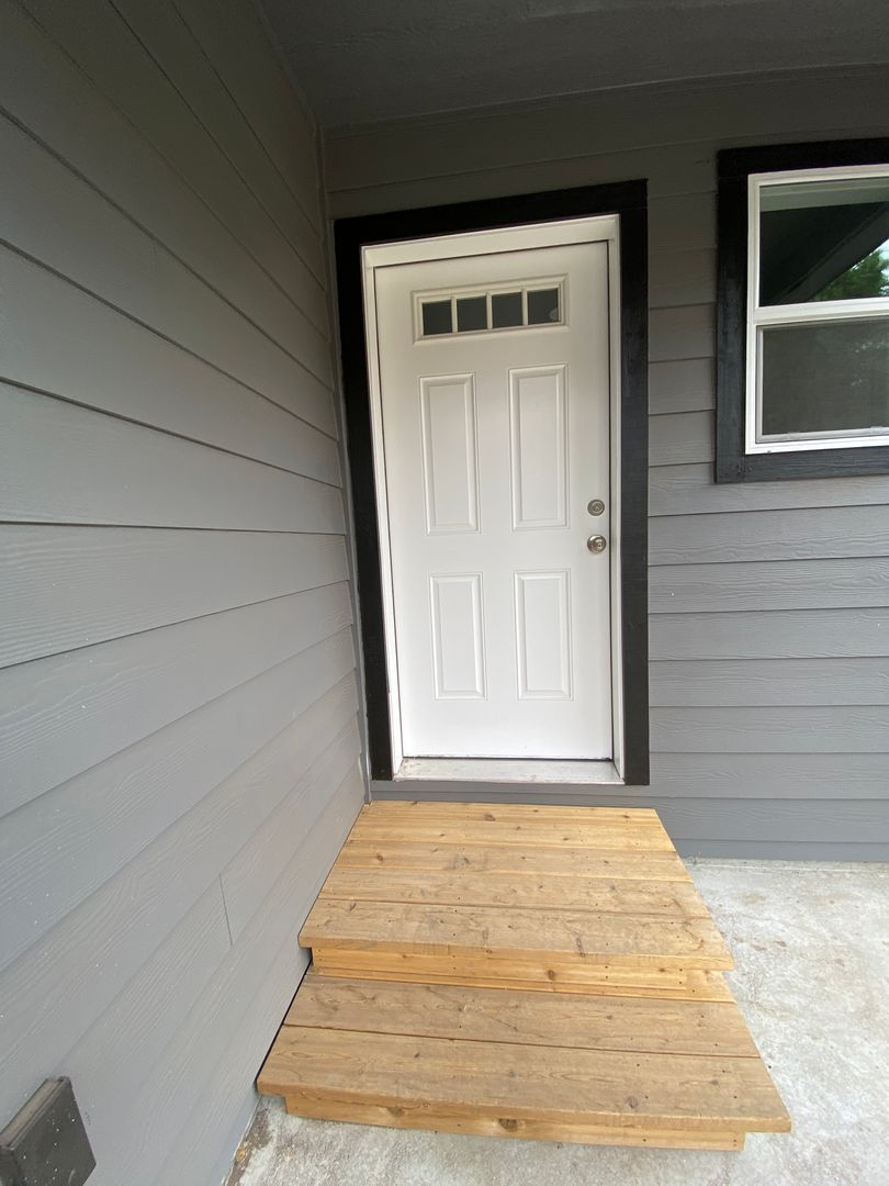 The Dalles Apartment: 2615 E 14th Street