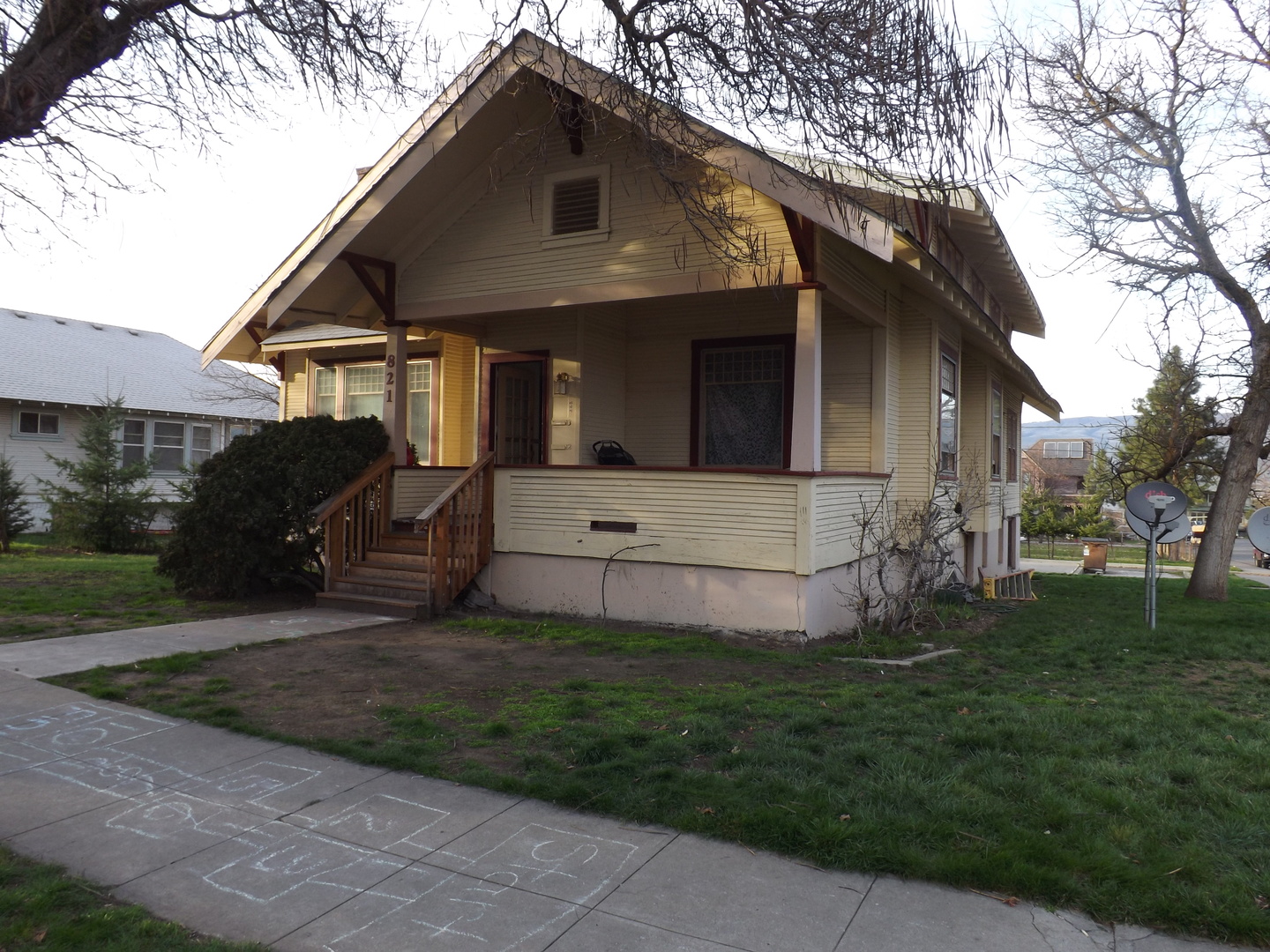 The Dalles Apartment: 821 E 11th St