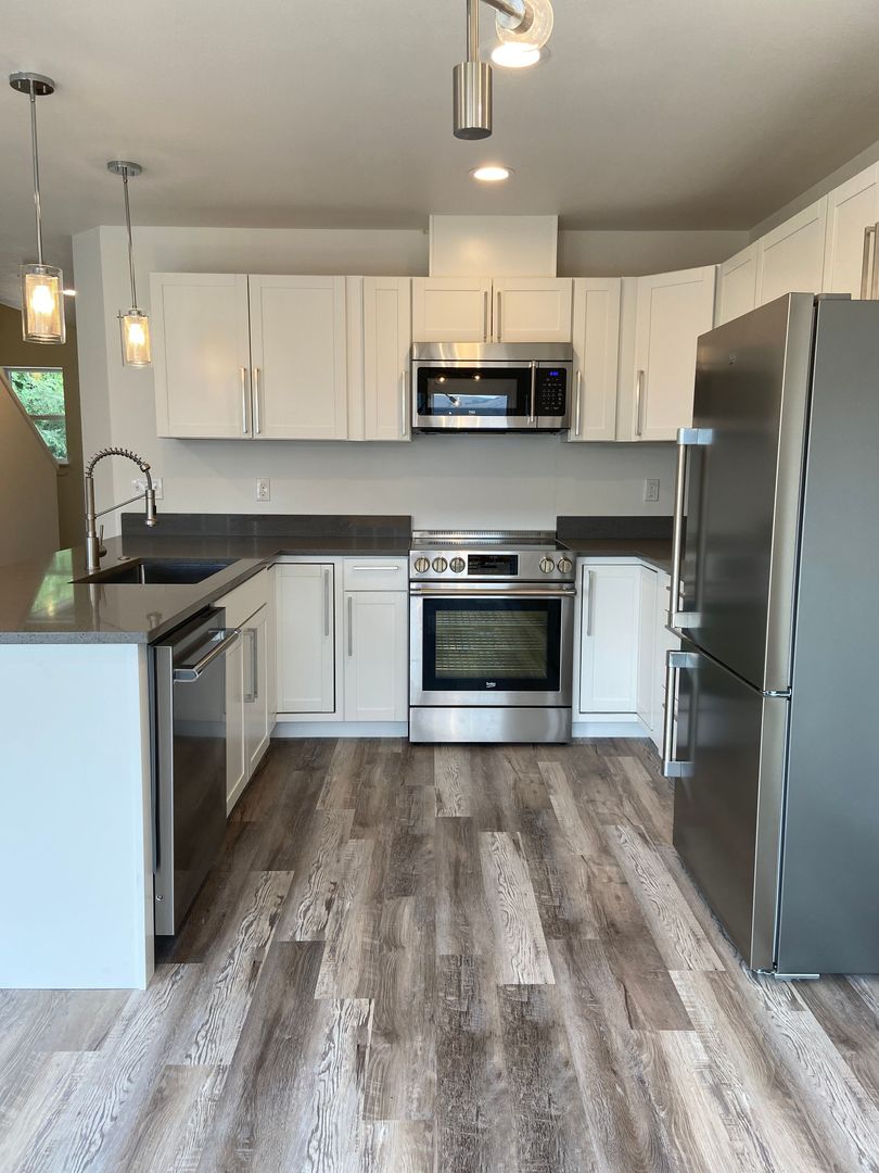 The Dalles Apartment: 2619 E 14th St.