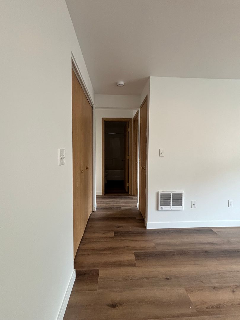 The Dalles Apartment: 1209 E 10th St