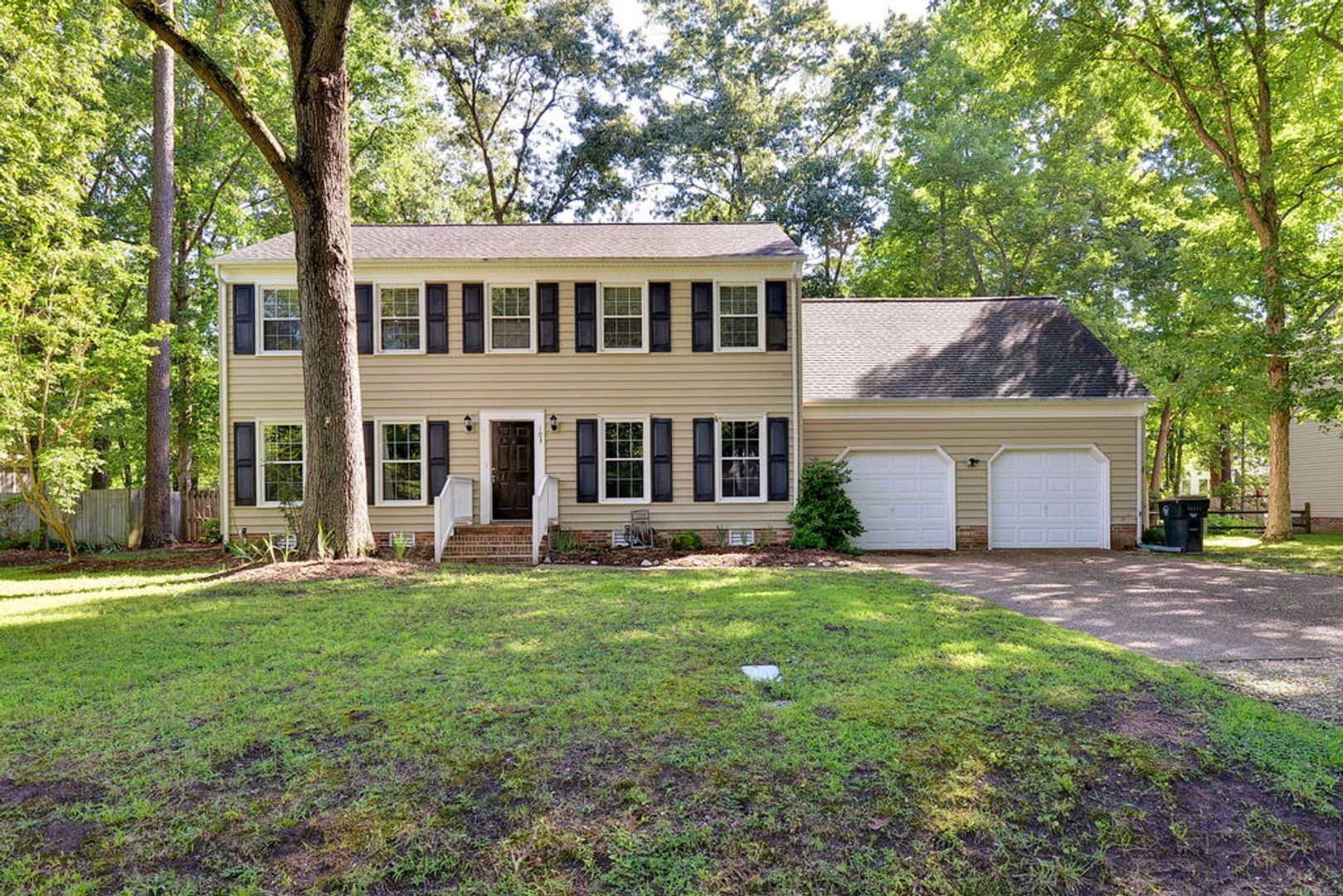 Yorktown House: 103 Castlewood Ct