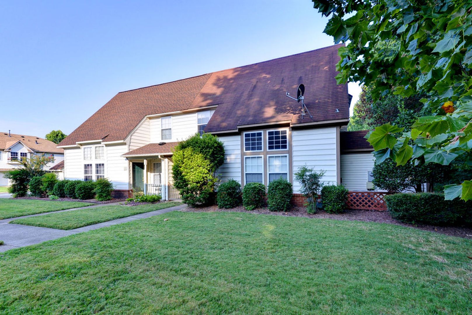 Yorktown House: 112 Post Oak Rd