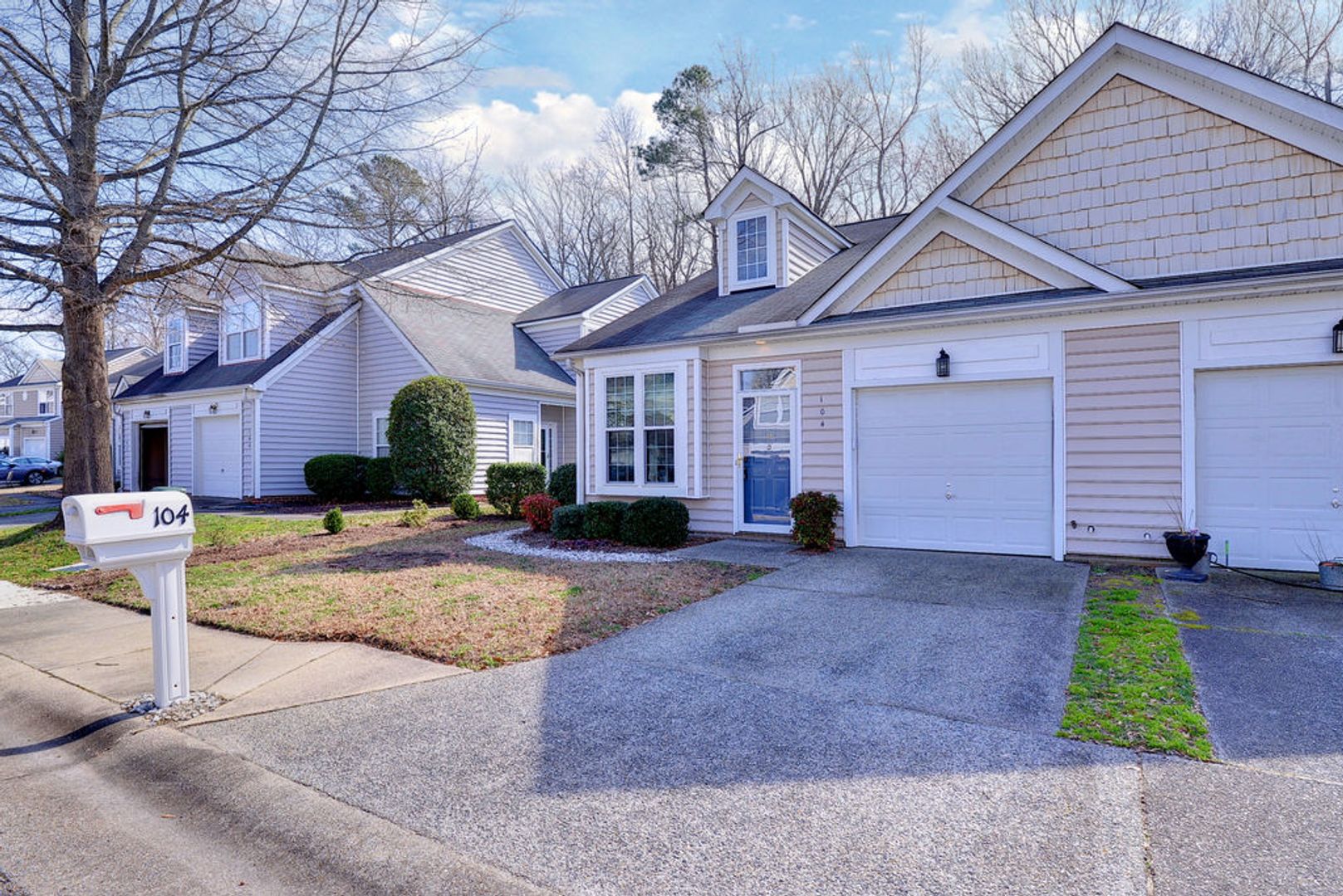Yorktown House: 104 Kevin Court