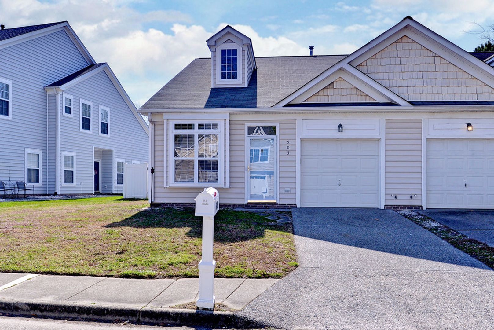 Yorktown House: 503 Holmes Blvd