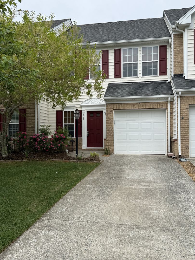 Yorktown House: 205 Emily Lane