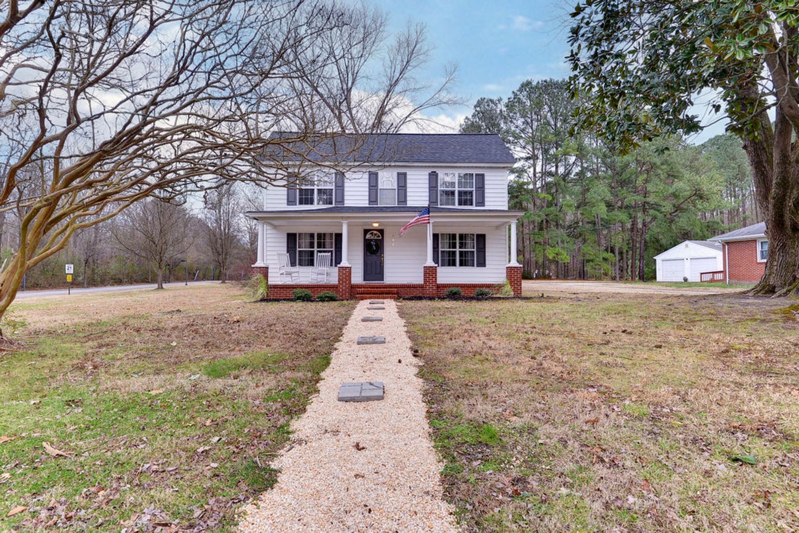 Yorktown House: 402 E Yorktown Road