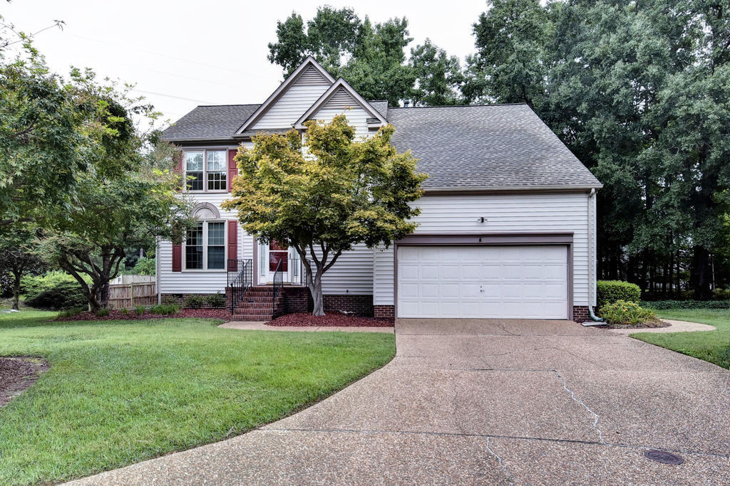 Yorktown House: 104 Glenkinchiey Ct