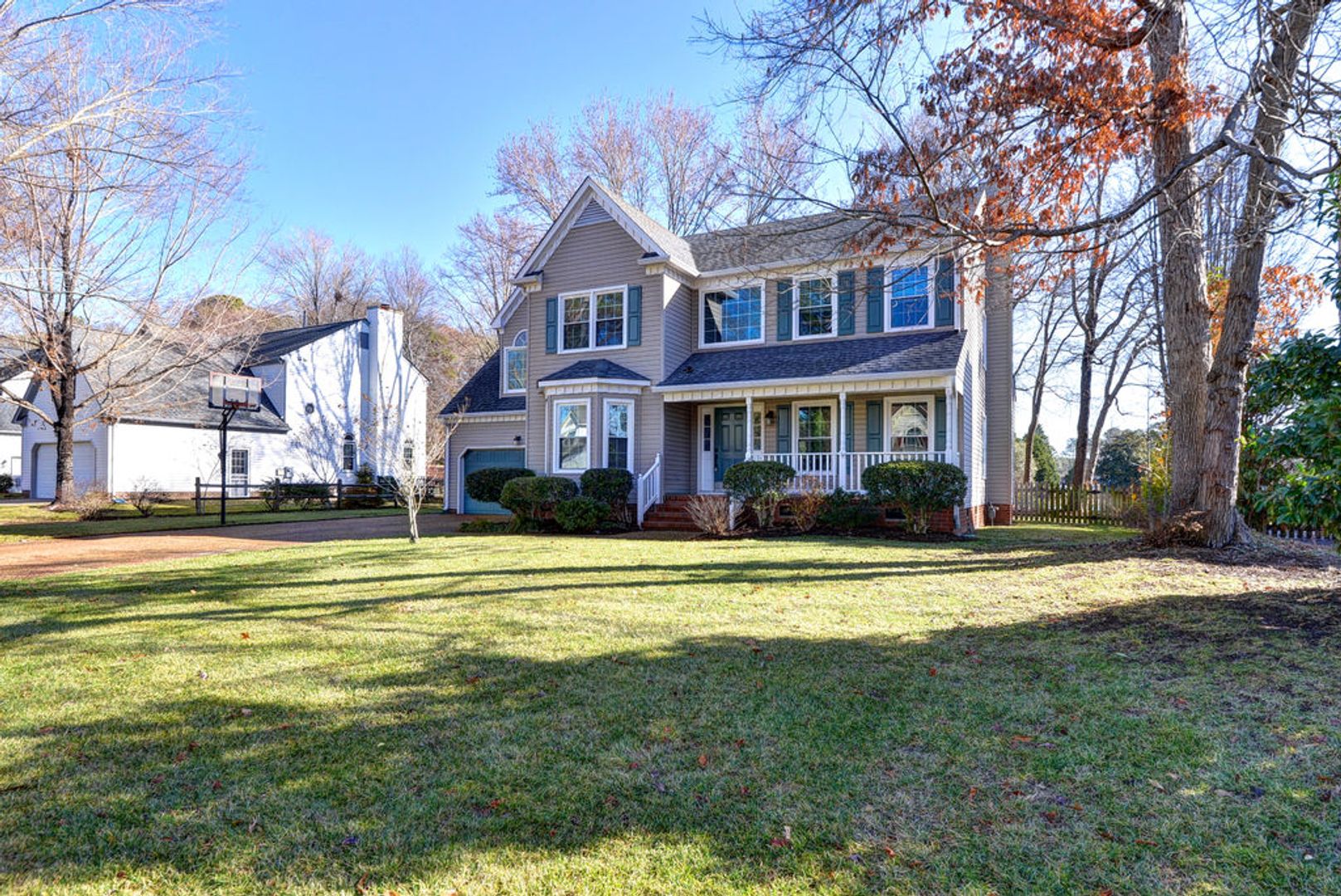 Yorktown House: 106 Sir John Way