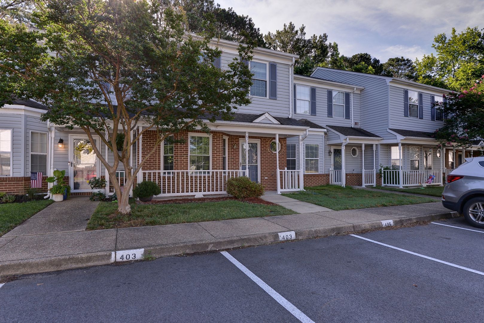 Yorktown House: 403 Wrought Iron Bend