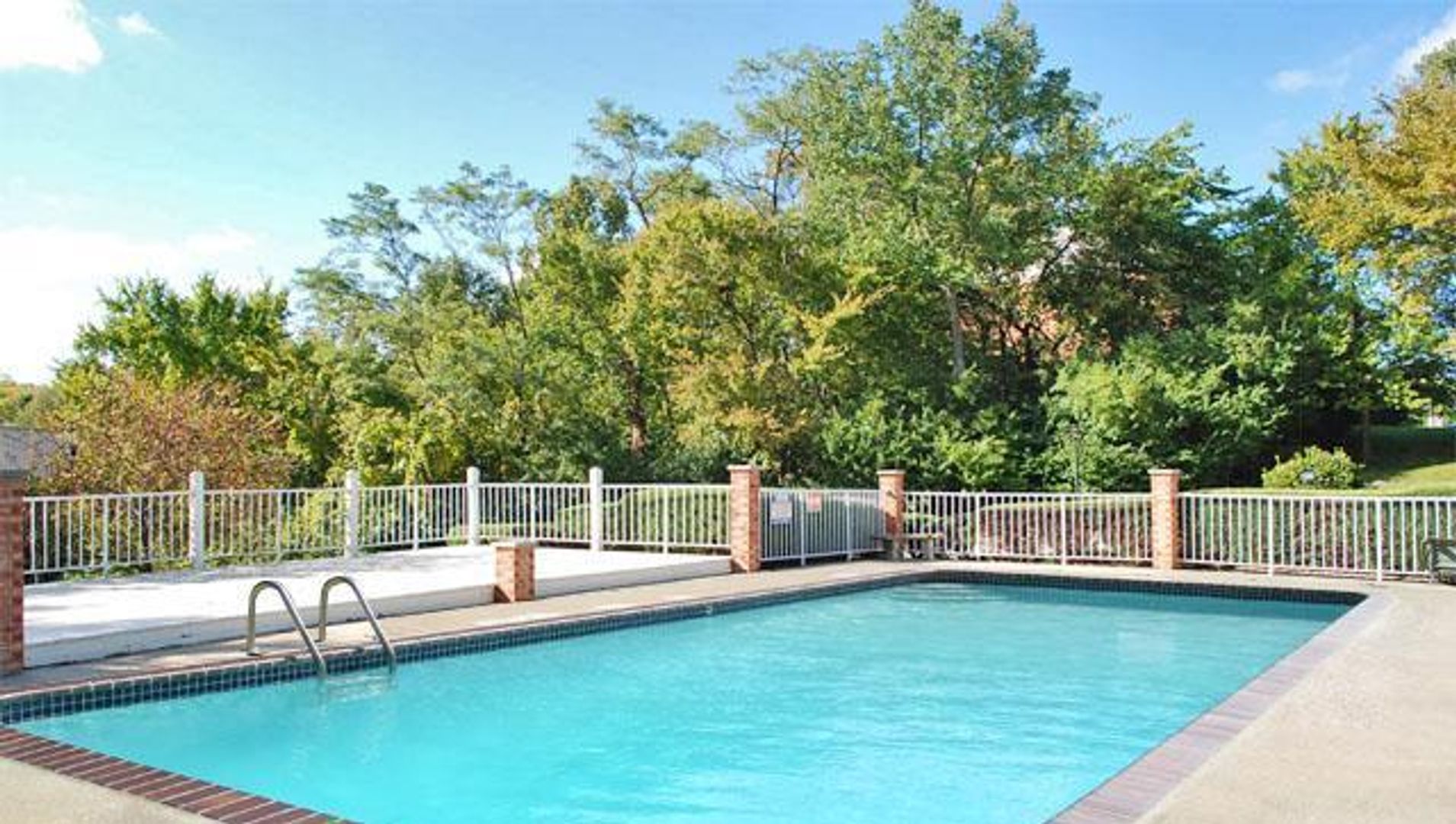 Cincinnati Apartment: 5326 Lees Crossing Drive