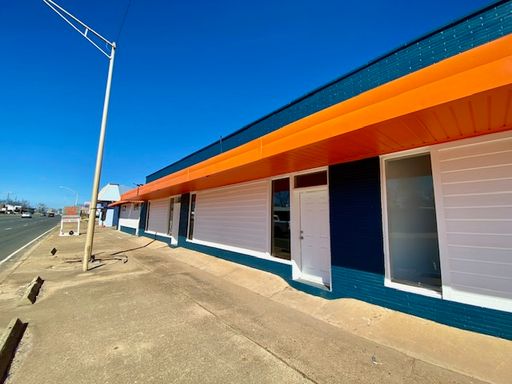 Beautiful Large Commercial Space for Lease! – photo 1