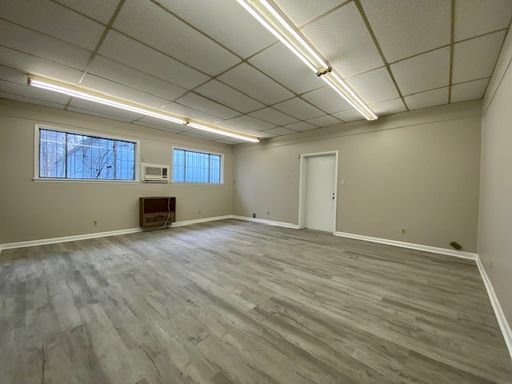 Commercial Building For Rent! – photo 1