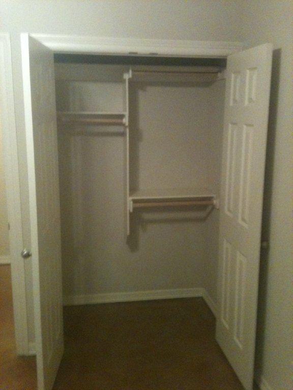 Fayetteville House: 633 South Happy Hollow Road