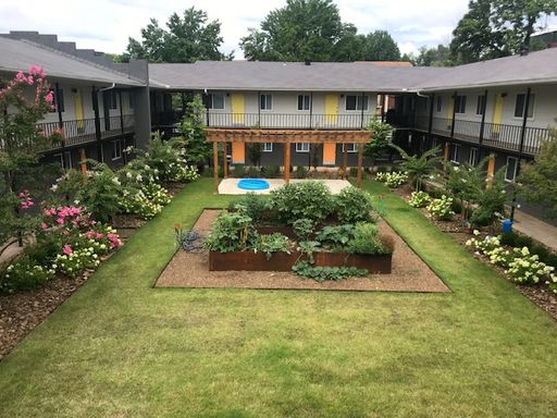 Great Location - Walk to Campus, Trails or Football!! – photo 1