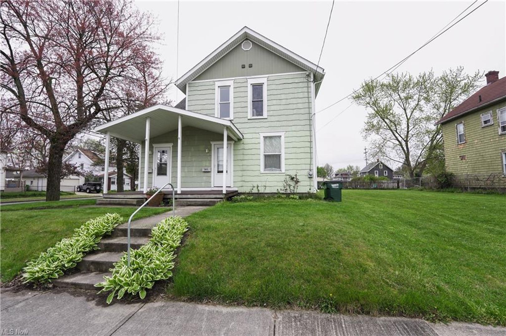 Barberton Apartment: 554 Creedmore Avenue