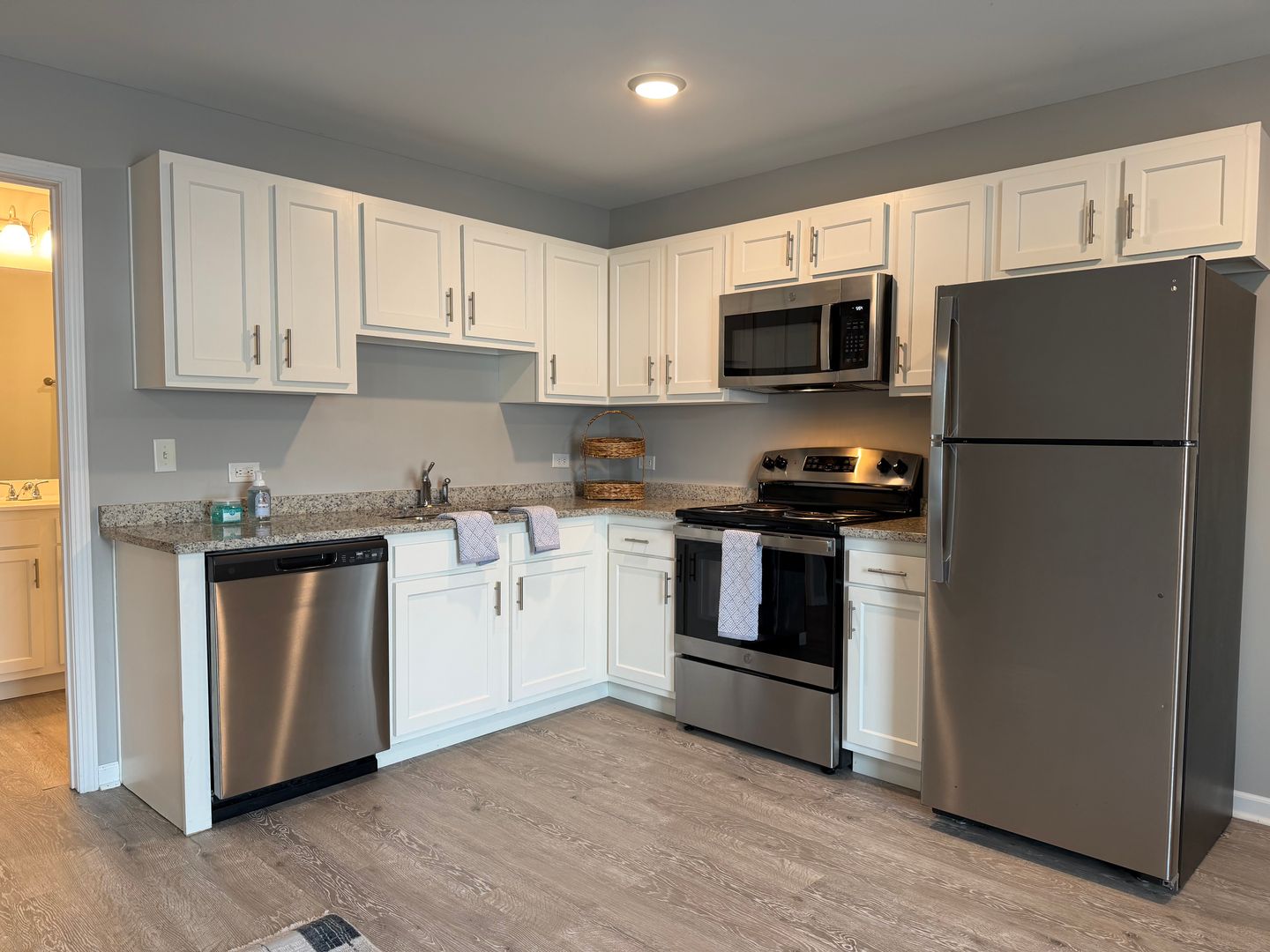 Richmond Apartment: 100 Park Crest Court