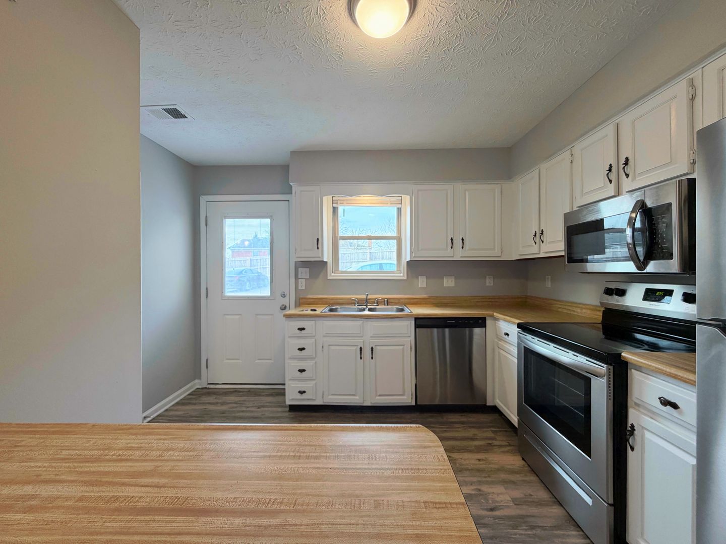 Richmond Apartment: 416 Garden City Dr.