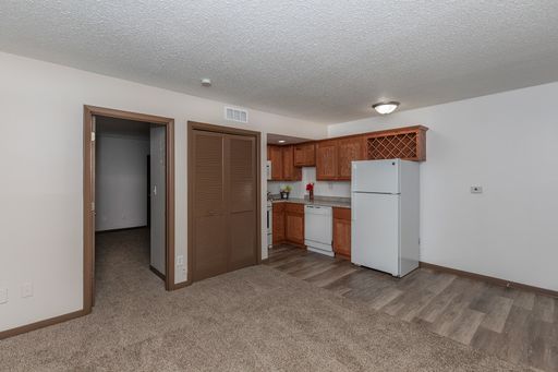 1 Bed 1 Bath Rental at 3528 N Main Street, Apt 7, Davenport, IA – photo 1