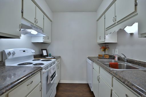 Freshly updated 2 bed 1.5 bath – photo 1
