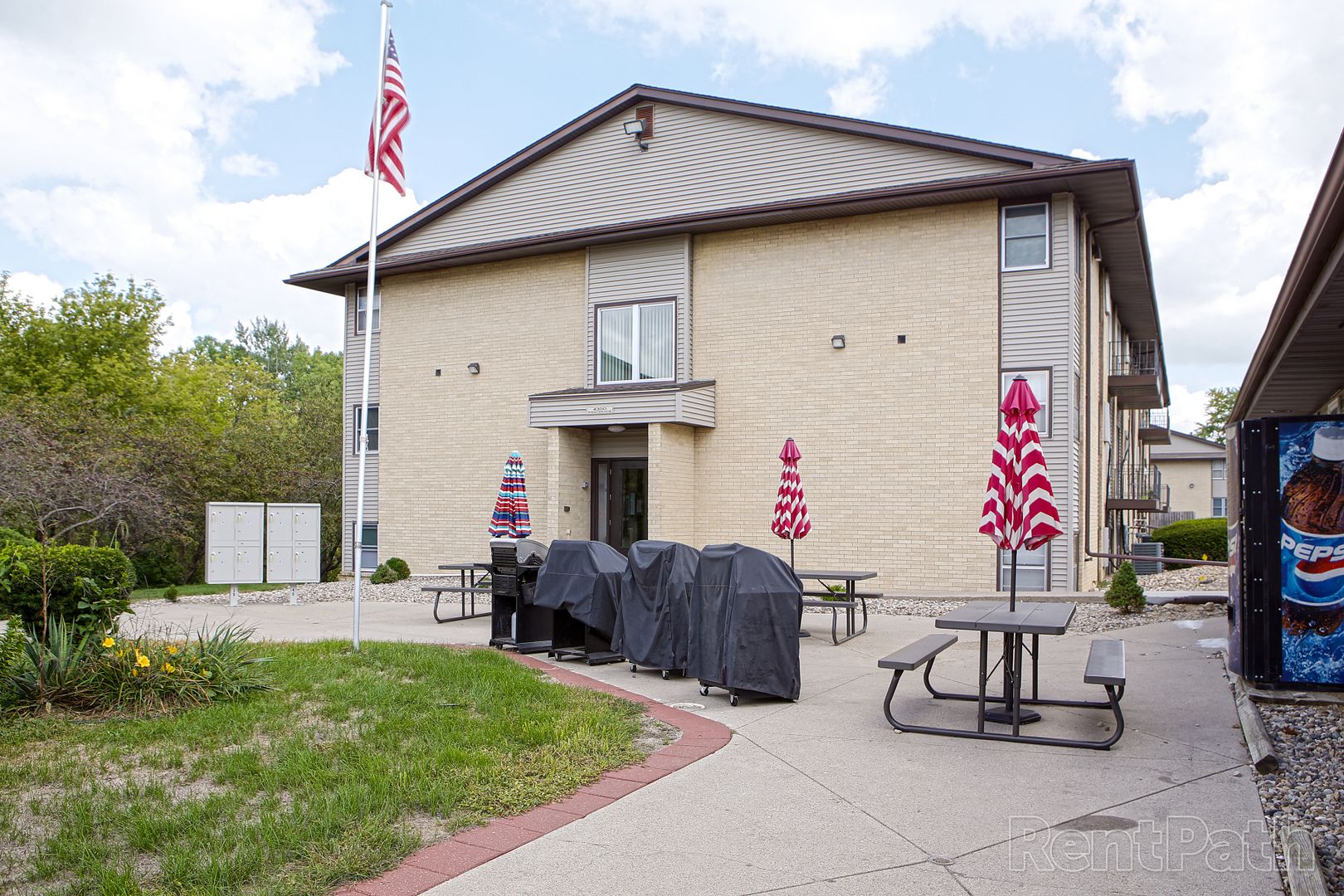 Ames Apartment: 4112-4400 Westbrook Drive