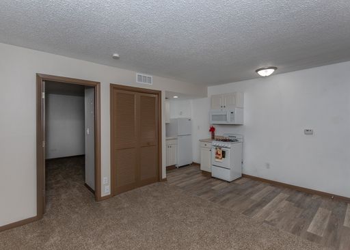 1 bed 1 bath! – photo 1