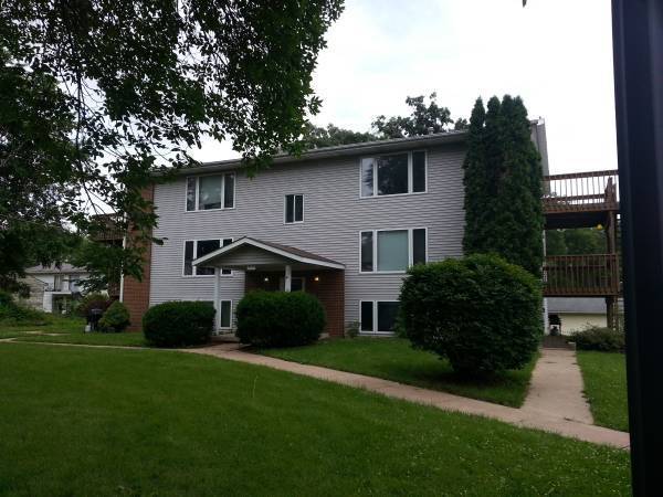 Bettendorf Apartment: 921 Pius Lane