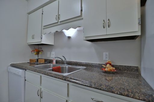 Spacious 2 bed 1.5 Bath – photo 1