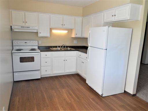 2 Bed 1 Bath Rental at 3565 Central Avenue Apt A, Bettendorf, IA – photo 1