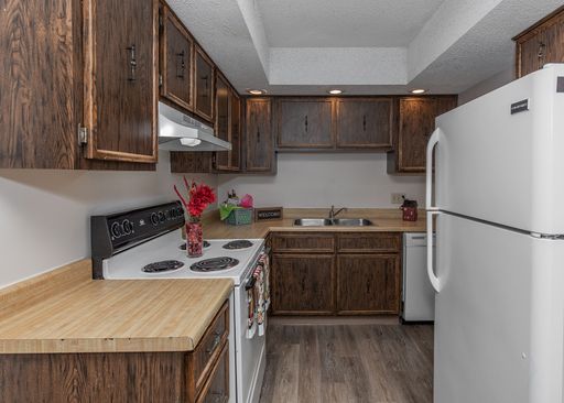 NEWLY REMODELED 2 BED!
