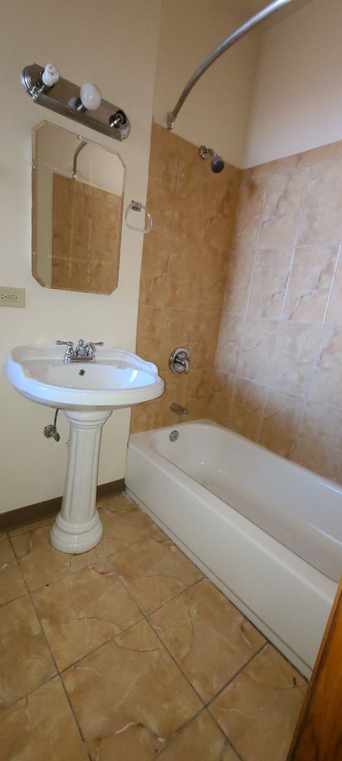 Chicago Apartment: 3721-3725 W. Flournoy St.