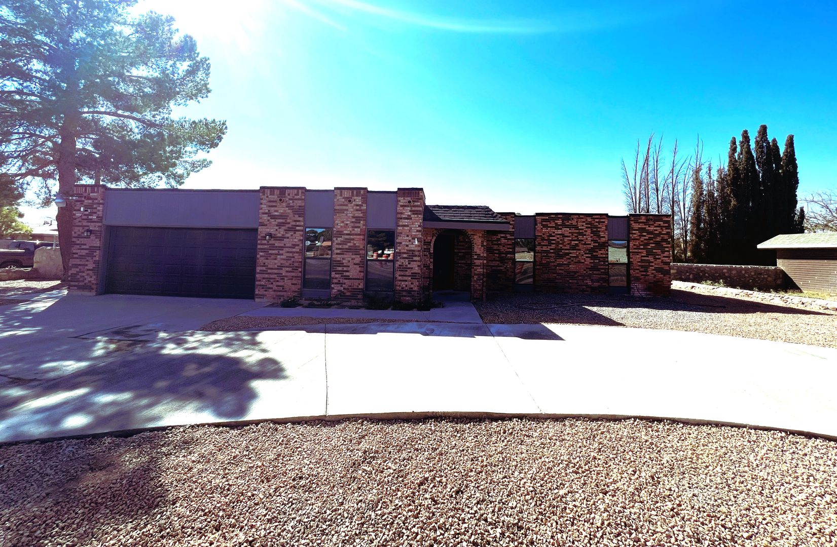 Horizon City House: 17001 Darrington