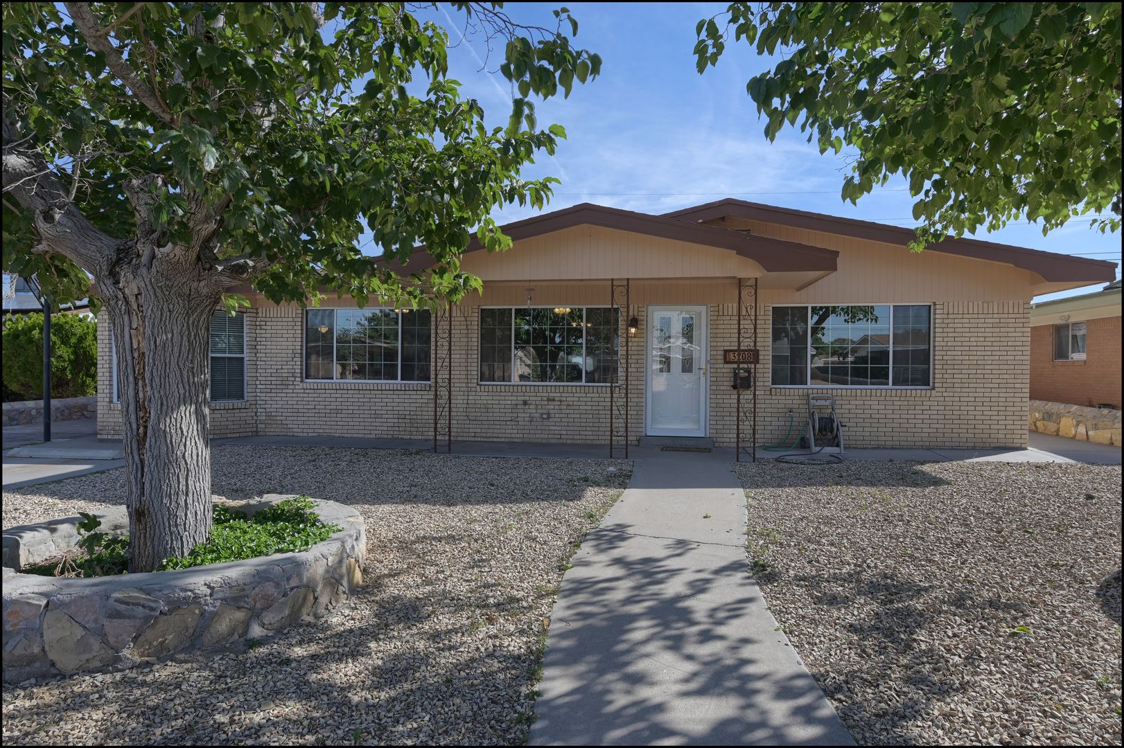 El Paso House: 3208 Kirkcaldy