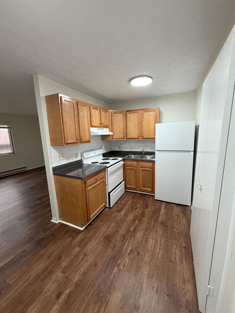 Columbus Apartment: 64 W Neff Avenue