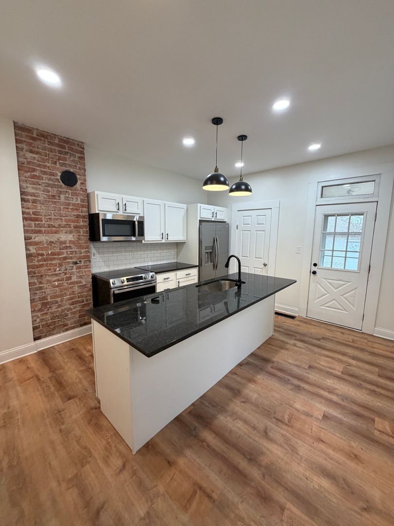 Columbus Apartment: 441 East Whittier Street