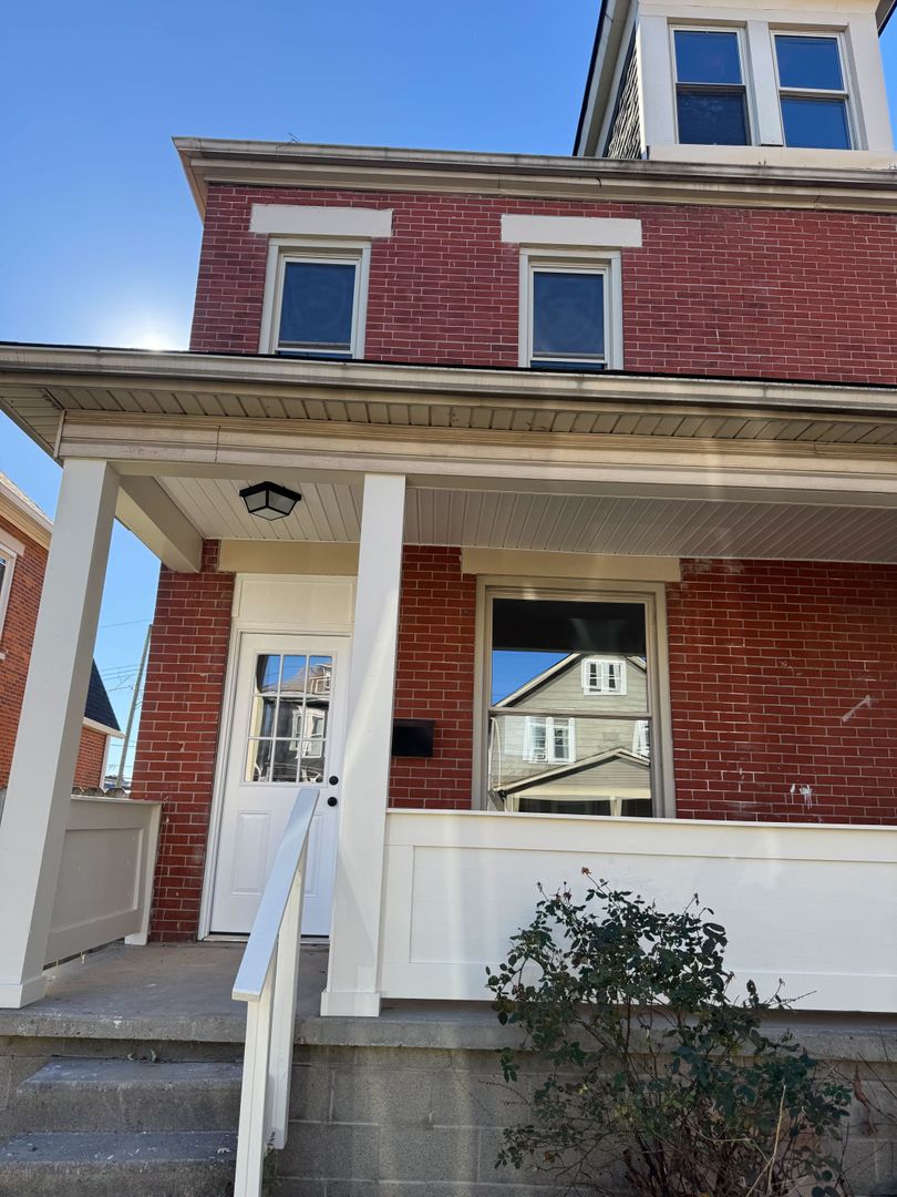 Columbus House: 409 Hanford Street - 1