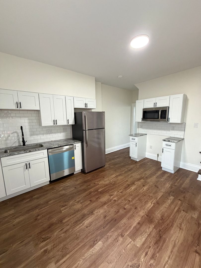 Columbus House: 425 Hanford Street