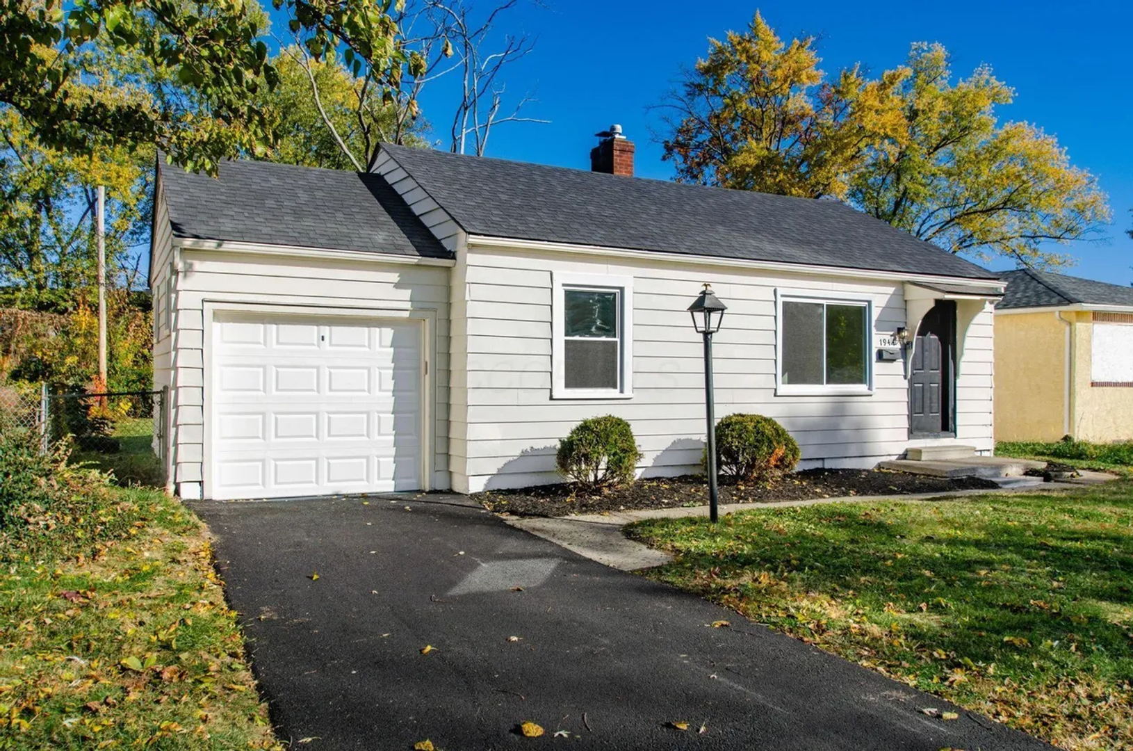 Columbus House: 1944 E North Broadway St