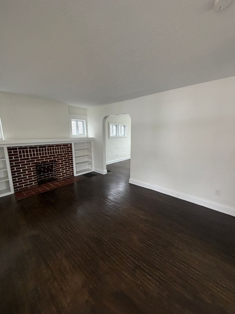 Columbus House: 1506 Duxberry Avenue