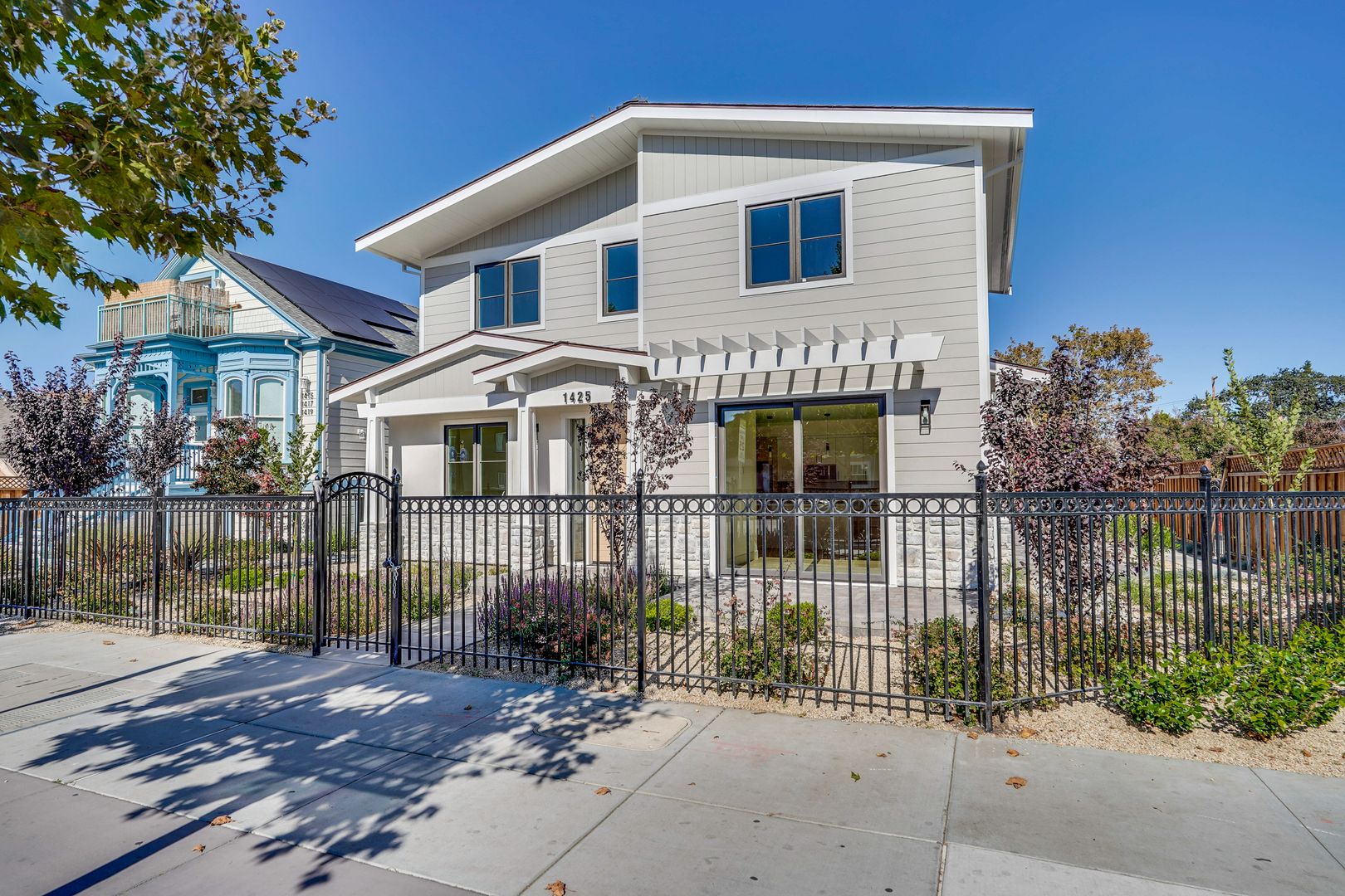 Redwood City House: 1425 Middlefield Road