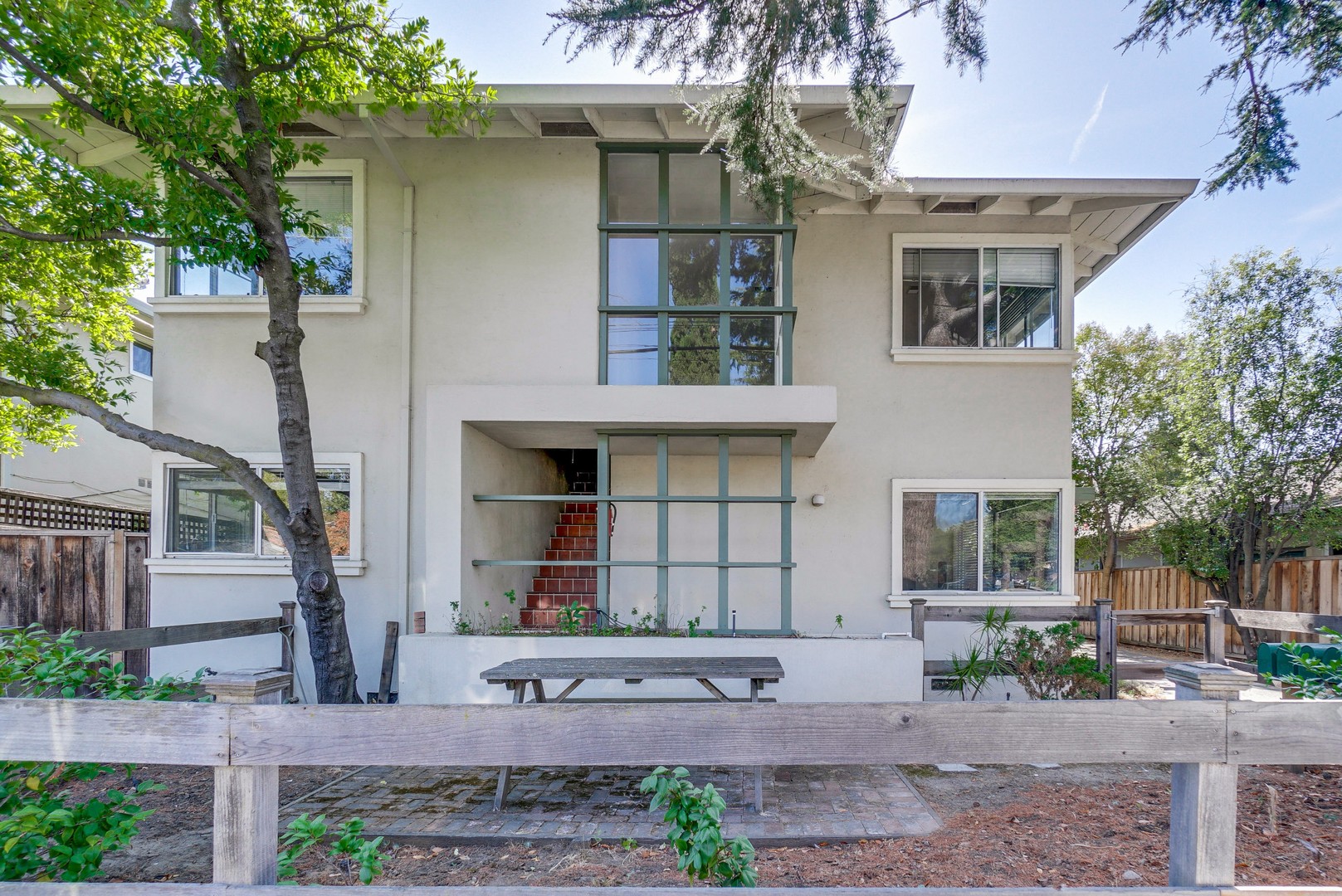 Menlo Park Apartment: 689 Roble Ave