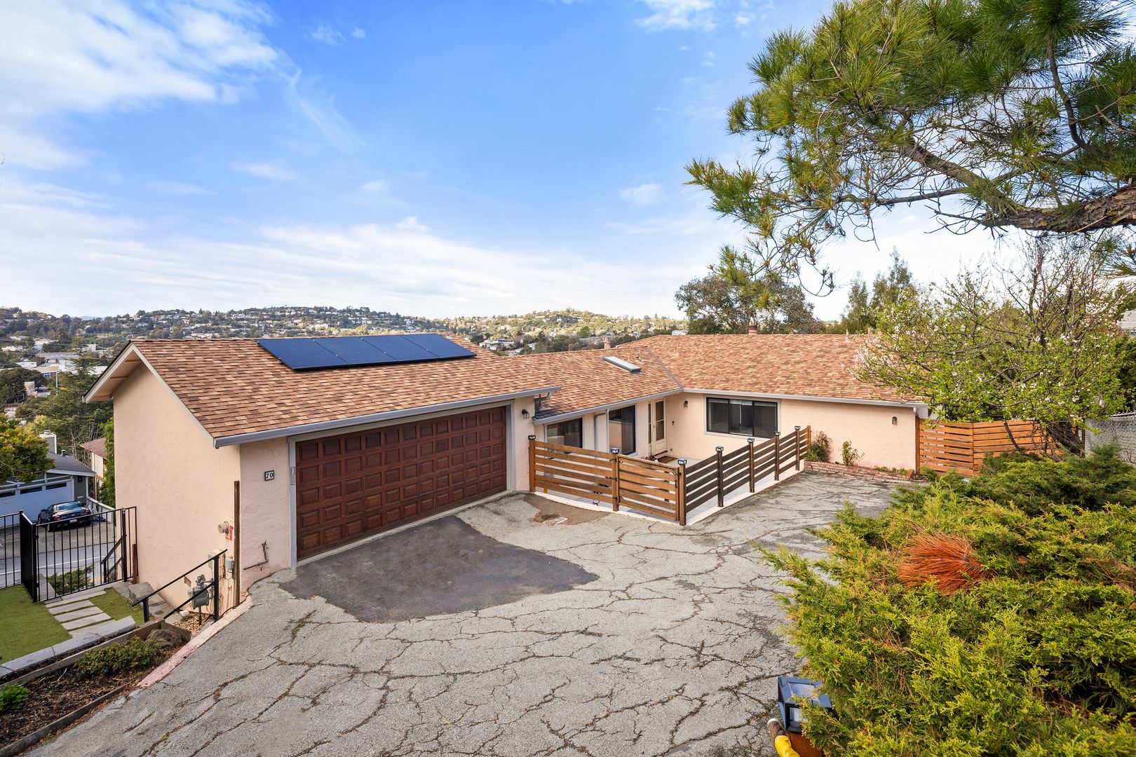 San Carlos House: 70 Adam Court