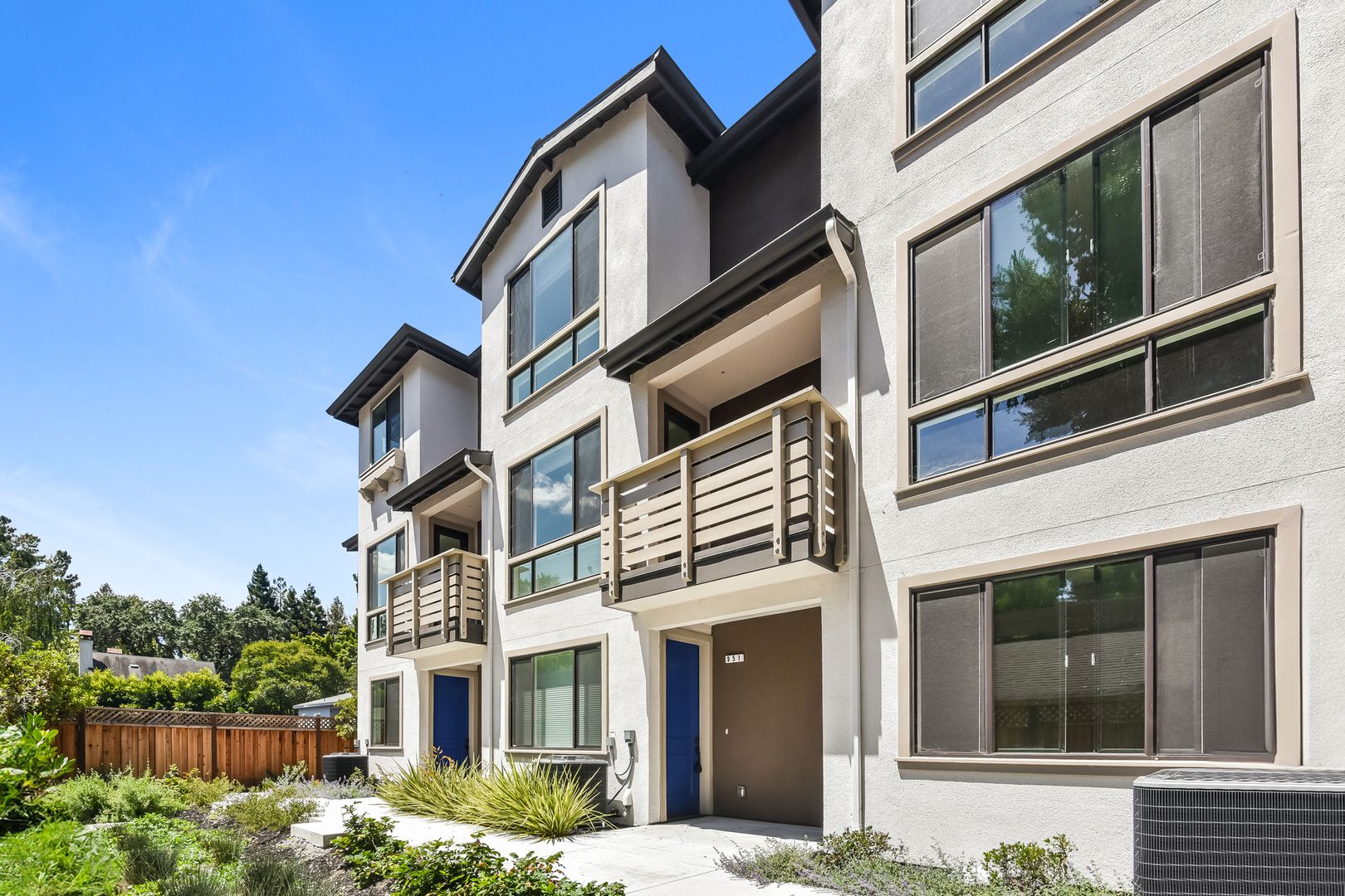 Redwood City Townhome: 951 Woodside Road