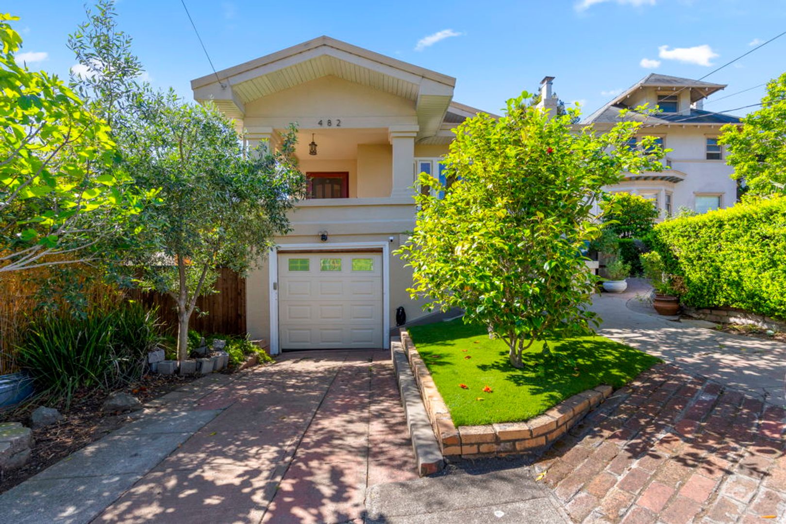 Oakland House: 428 Jean St